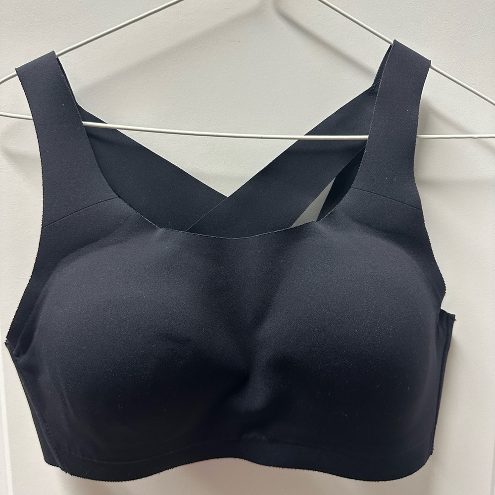 Lululemon Enlite Bra 36B Black